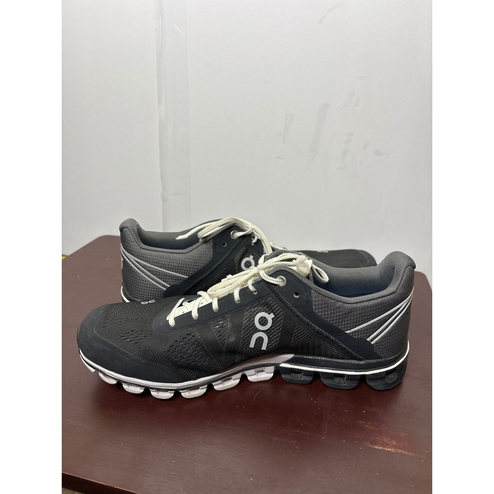 On Running Clouds Women's Black Athletic Shoes Size 9.5 - Picture 6 of 8